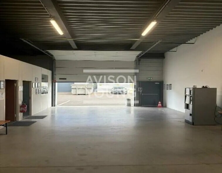 Flex dans Villeneuve-la-Garenne à louer - Photo du bâtiment - Image 2 de 6