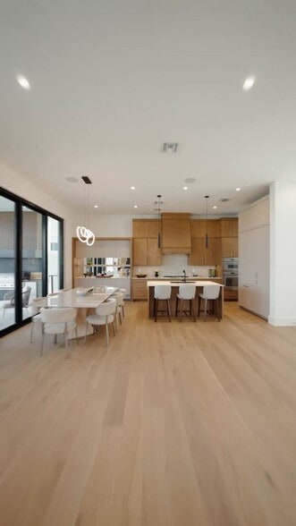 2 Portfolios: Bonita Beach & FTM Beach portfolio of 6 properties for sale on LoopNet.ca - Commercial Listing Video - Image 2 of 10