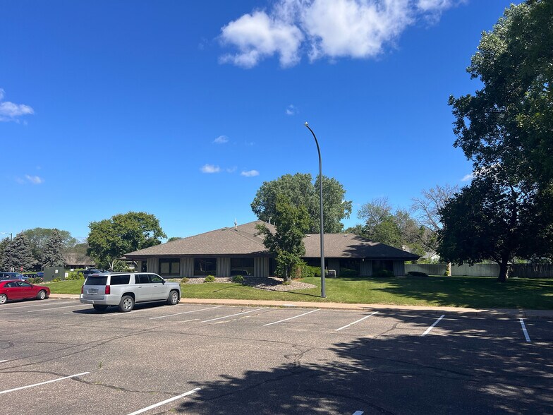 6800 78th Ave N, Brooklyn Park, MN à louer - Photo du bâtiment - Image 2 de 15