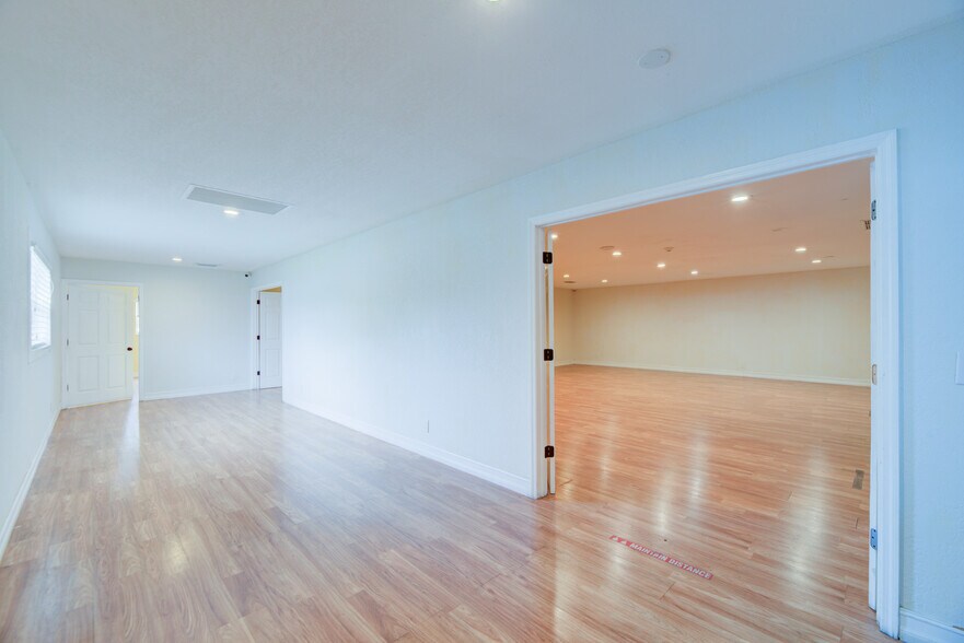 359 10th St, West Palm Beach, FL à vendre - Photo du bâtiment - Image 2 de 69