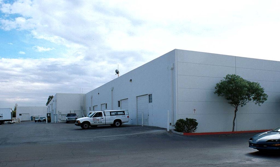 2090 E University Dr, Tempe, AZ à louer - Photo du bâtiment - Image 2 de 8