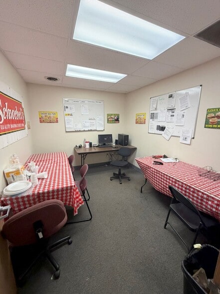 6898 Commodore Dr, Walbridge, OH for lease - Interior Photo - Image 3 of 16