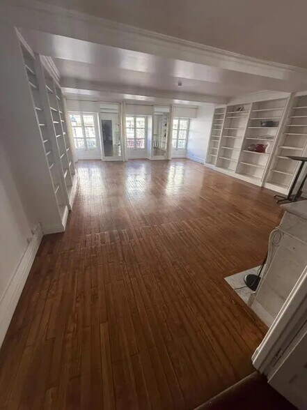 Office in Bordeaux for lease - Interior Photo - Image 2 of 4