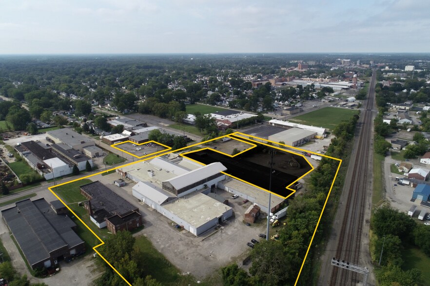 810 Taylor St, Elyria, OH à louer - Photo du bâtiment - Image 3 de 18