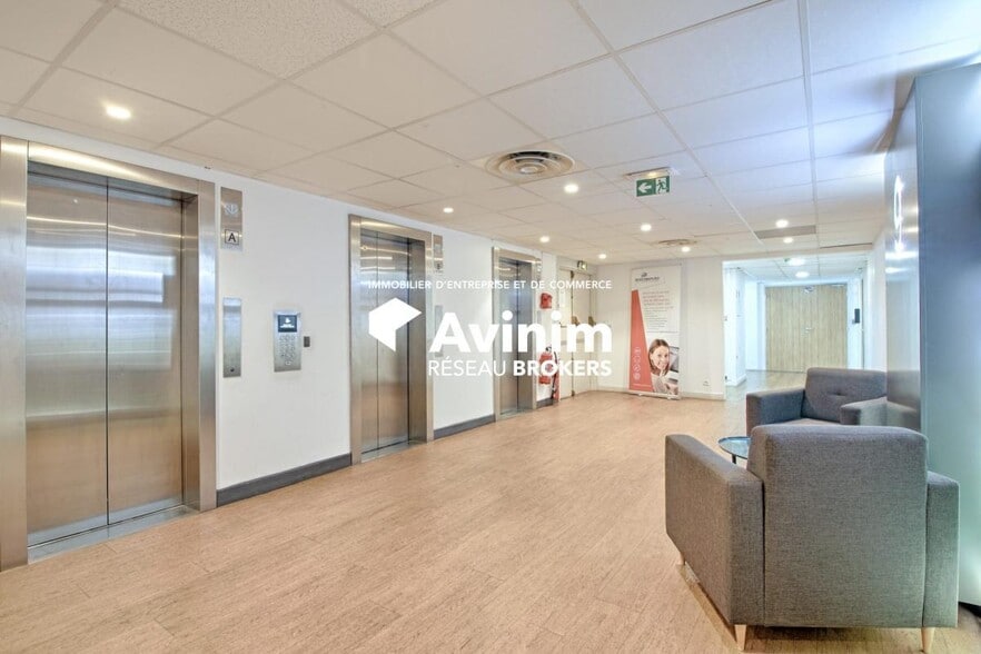 Office in Asnières-sur-Seine for sale - Lobby - Image 2 of 11