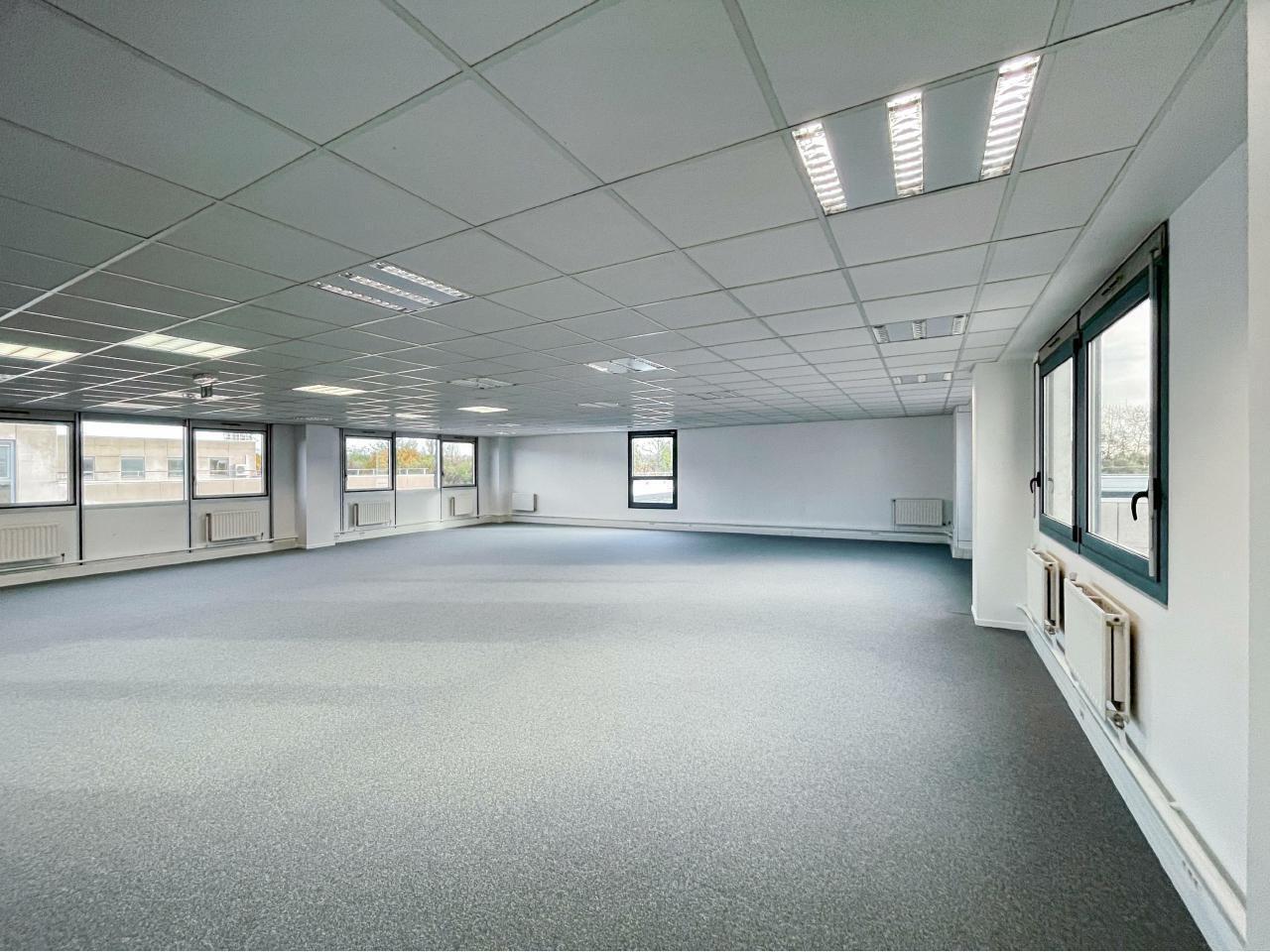 Flex in Fontenay-sous-Bois for lease Interior Photo- Image 1 of 16