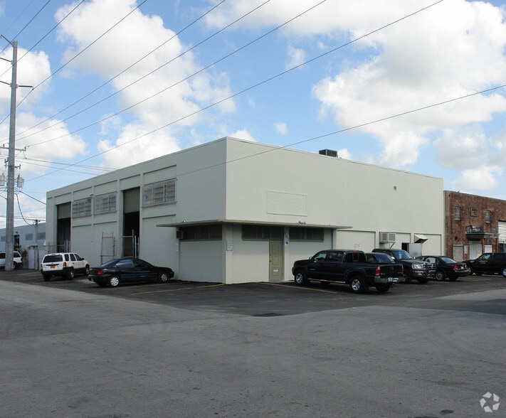 701 NW 7th Ter, Fort Lauderdale, FL for sale - Primary Photo - Image 1 of 4