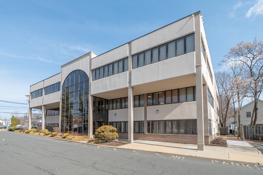 622 Georges Rd, North Brunswick, NJ à vendre - Photo du bâtiment - Image 2 de 10