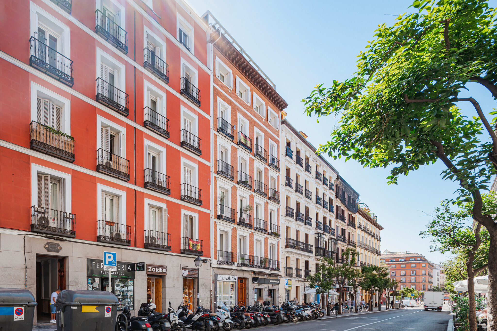 Multifamily in Madrid, MAD for sale Primary Photo- Image 1 of 2