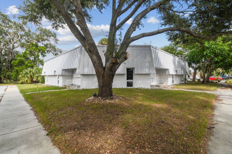 6430 Madison St, New Port Richey, FL à vendre - Photo du bâtiment - Image 3 de 56