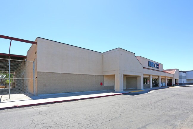Plus de détails pour 4751 White Ln, Bakersfield, CA - Commerce de détail à louer