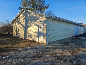 1947 N Lyford Rd, Rockford, IL for lease Building Photo- Image 1 of 9