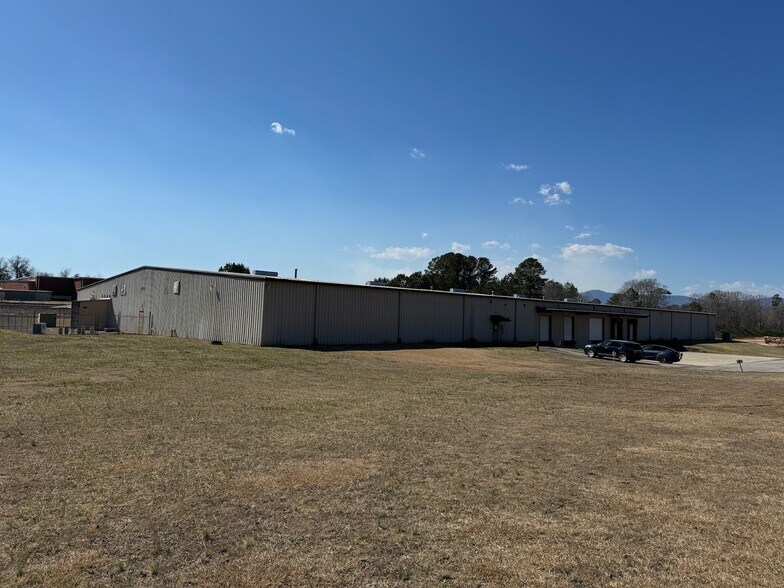 1090 Shamrock Ave, Landrum, SC à vendre - Photo du bâtiment - Image 3 de 18