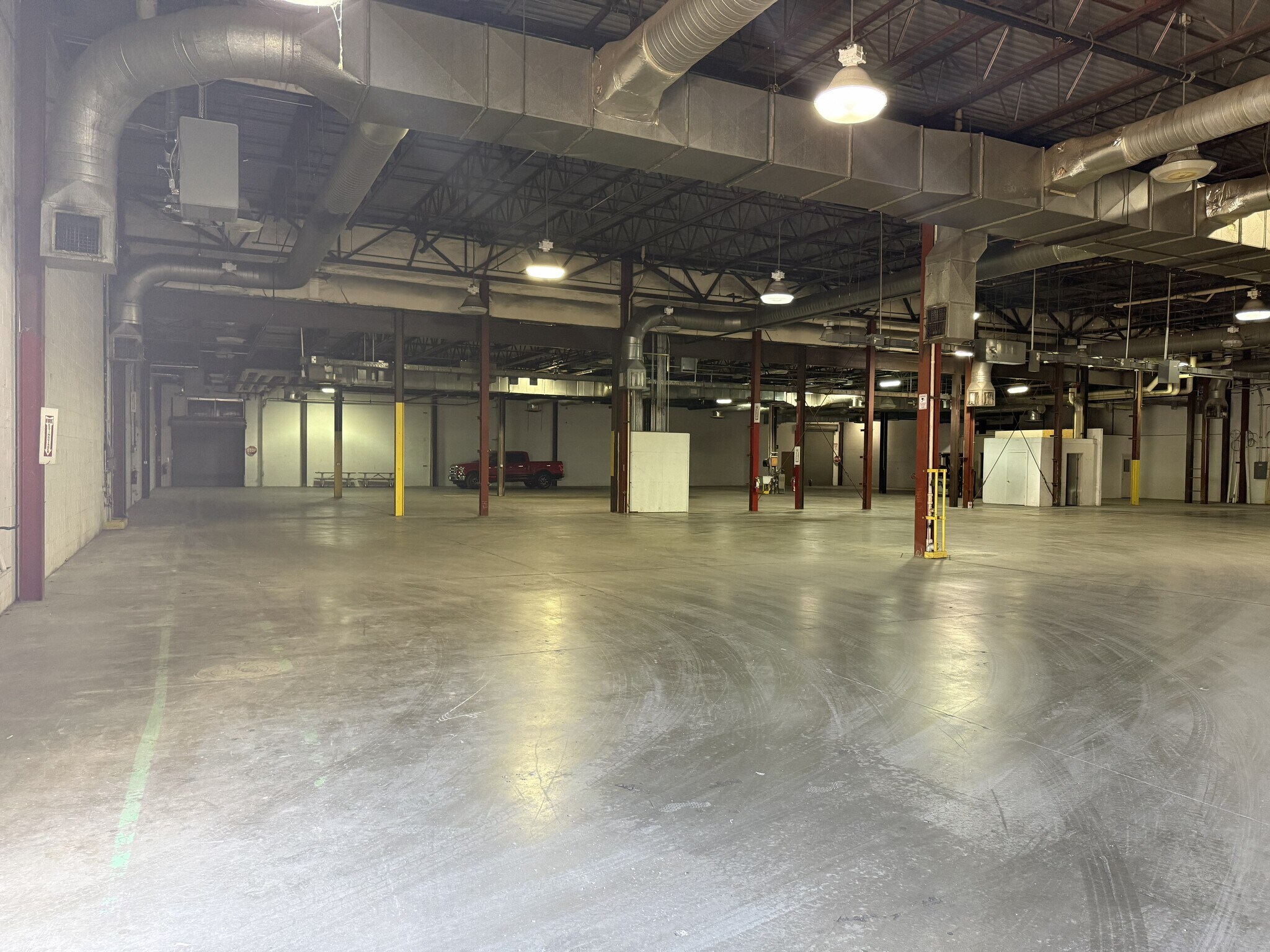 2460 Kerper Blvd, Dubuque, IA for lease Interior Photo- Image 1 of 4