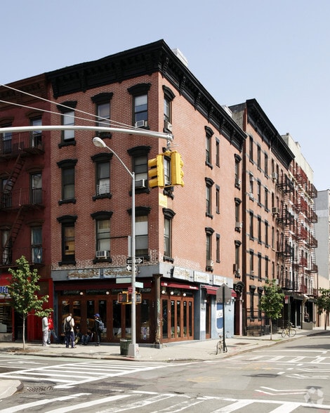 152 Stanton St, New York, NY for lease - Building Photo - Image 2 of 2