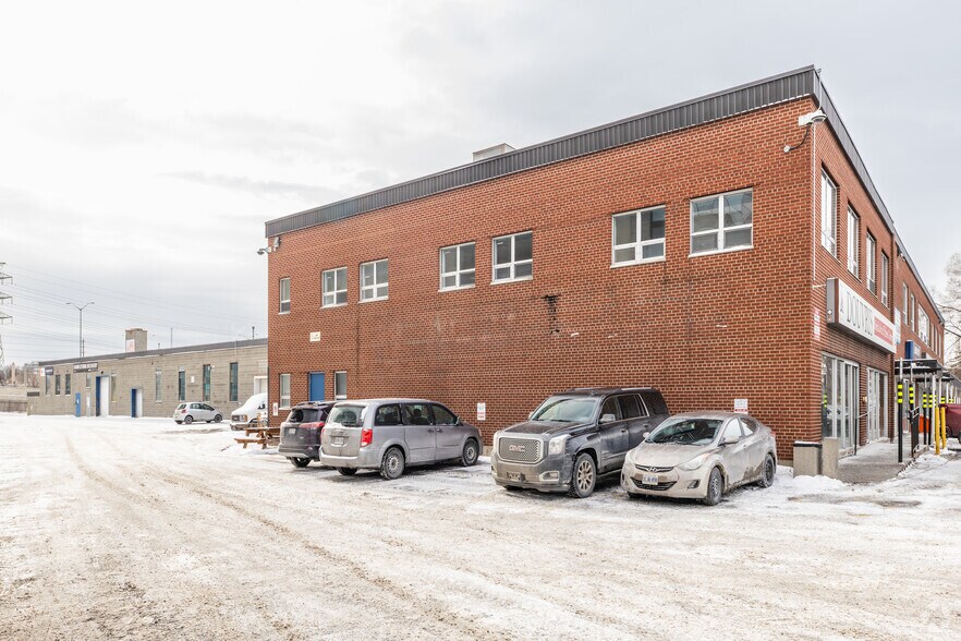 1568-1574 Carling Ave, Ottawa, ON à louer - Photo du bâtiment - Image 2 de 5