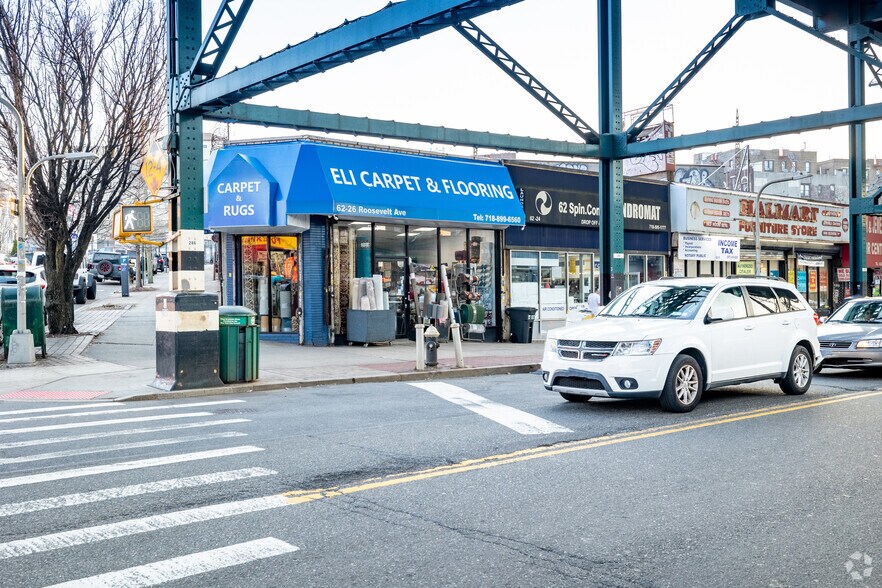 6204 Roosevelt Ave, Flushing, NY à louer - Photo du bâtiment - Image 3 de 5