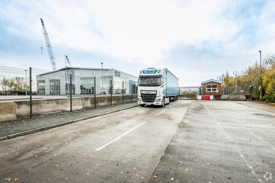 North Rd, Ellesmere Port à louer - Photo du bâtiment - Image 3 de 23