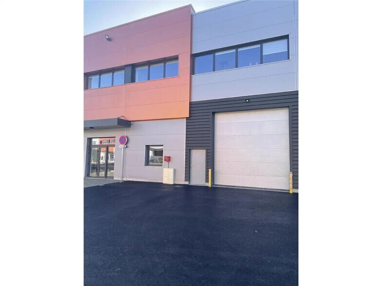 Flex dans Romainville à louer - Photo du bâtiment - Image 2 de 19