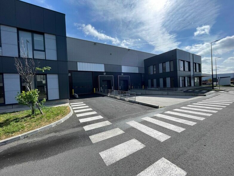 Flex dans Le Bourget à louer - Photo du bâtiment - Image 1 de 12