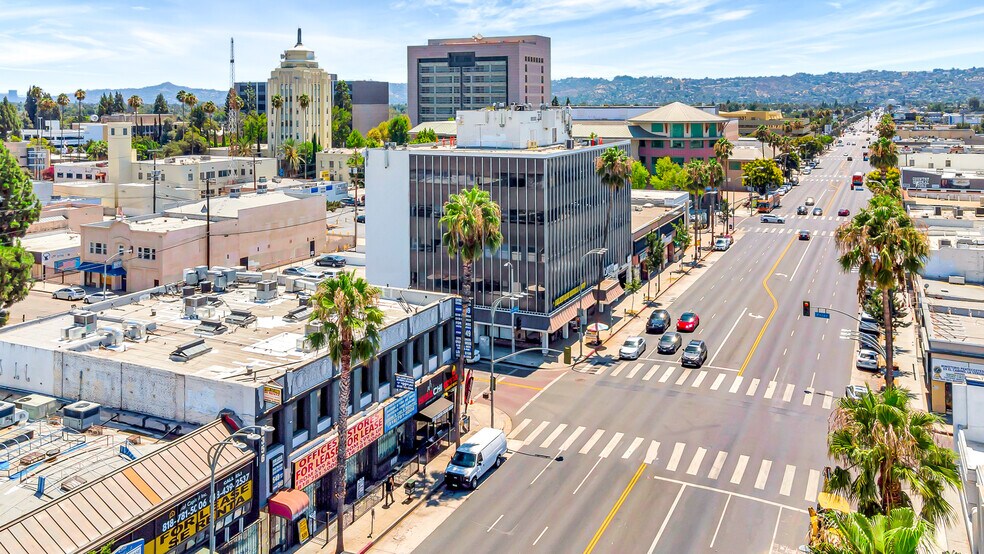 6350-6356 Van Nuys Blvd, Van Nuys, CA à louer - Photo du bâtiment - Image 3 de 6