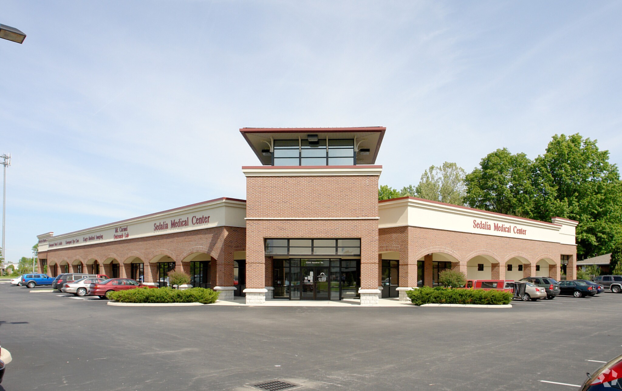 5323-5345 Hendron Rd, Groveport, OH for lease Primary Photo- Image 1 of 20