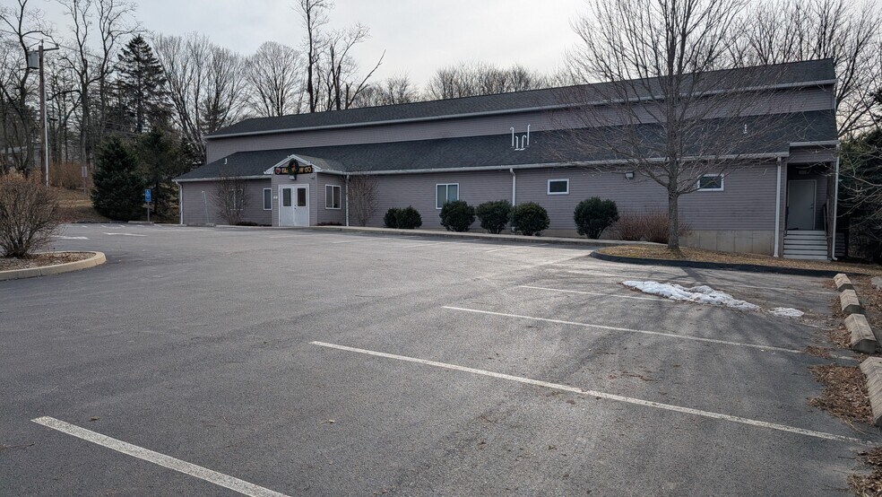 50 Parum Rd, Colchester, CT à vendre - Photo du bâtiment - Image 2 de 9