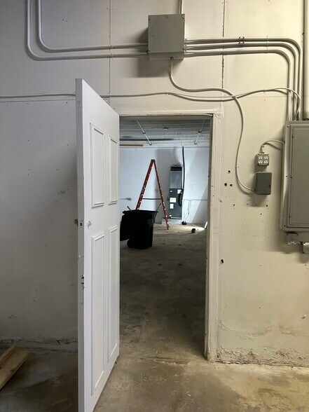 398 Auburn Rd, Pontiac, MI à louer - Photo intérieure - Image 3 de 16