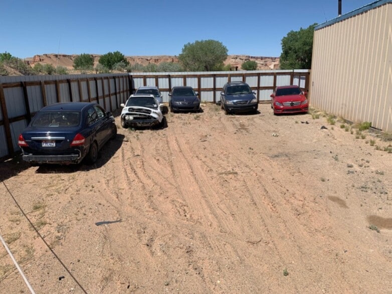 1453 UT-24, Hanksville, UT à vendre - Photo du bâtiment - Image 2 de 15