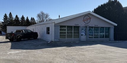 1421 S Main St, West Bend, WI à vendre Photo du bâtiment- Image 1 de 6