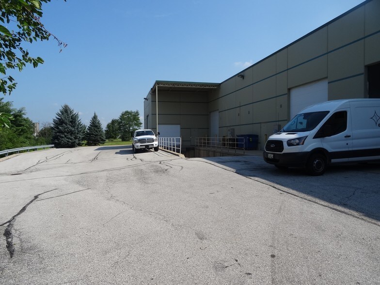 2760 Beverly Dr, Aurora, IL à louer - Photo du bâtiment - Image 3 de 28