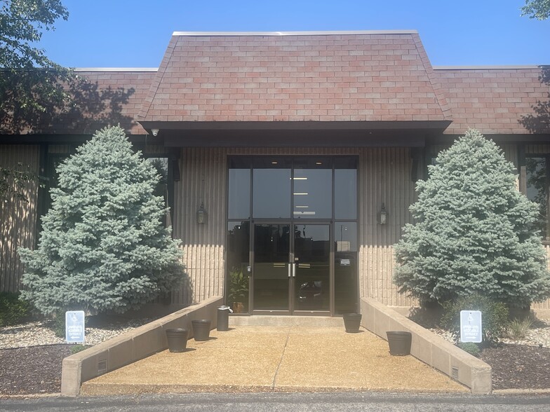 11520 St. Charles Rock Rd, Bridgeton, MO for lease - Building Photo - Image 2 of 29