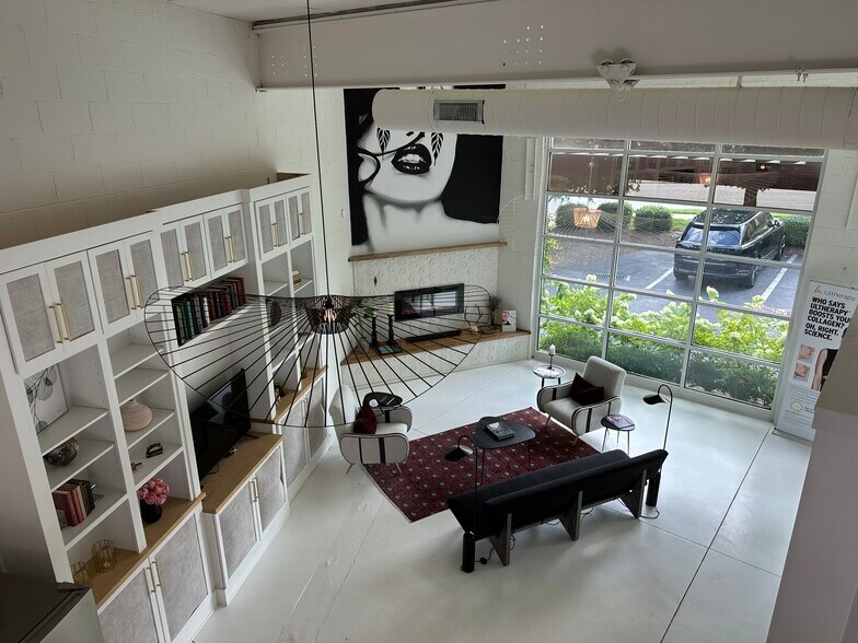 103 Wade Hampton Blvd, Greenville, SC à louer - Photo du bâtiment - Image 2 de 15