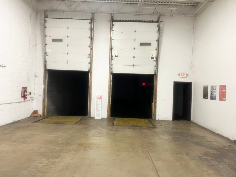 700 Hilltop Dr, Itasca, IL à louer - Photo du bâtiment - Image 3 de 6