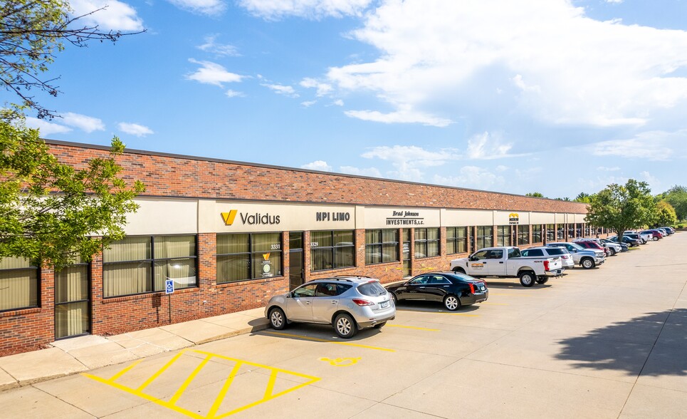 3301-3435 109th St, Urbandale, IA for lease - Building Photo - Image 1 of 7