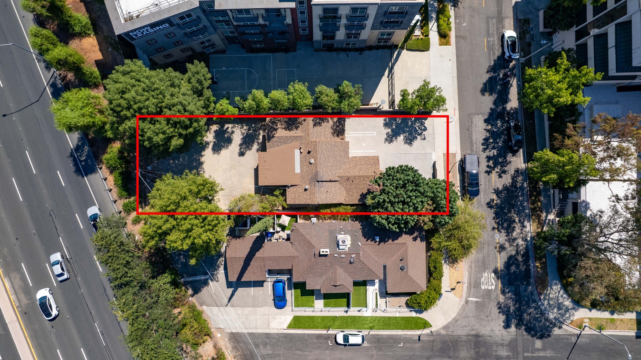 22151 Clarendon St, Woodland Hills, CA for sale Building Photo- Image 1 of 21