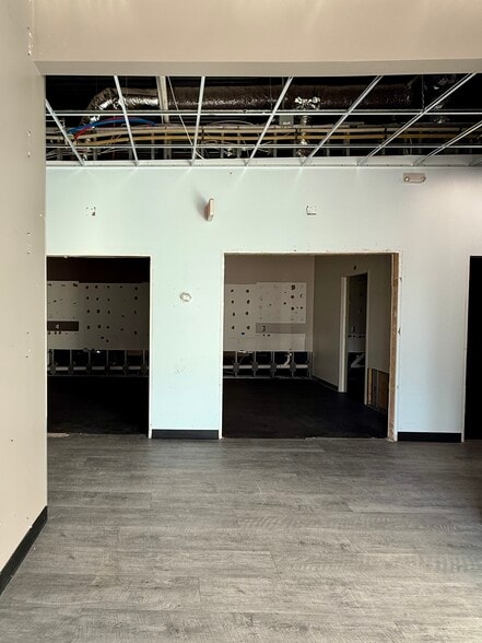 7811 McKnight Rd, Pittsburgh, PA for lease - Building Photo - Image 3 of 10