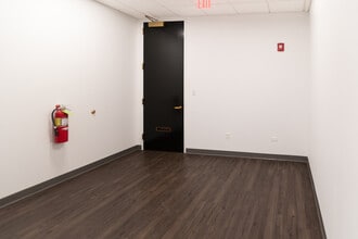 1701 E Woodfield Rd, Schaumburg, IL à louer Photo intérieure- Image 2 de 7