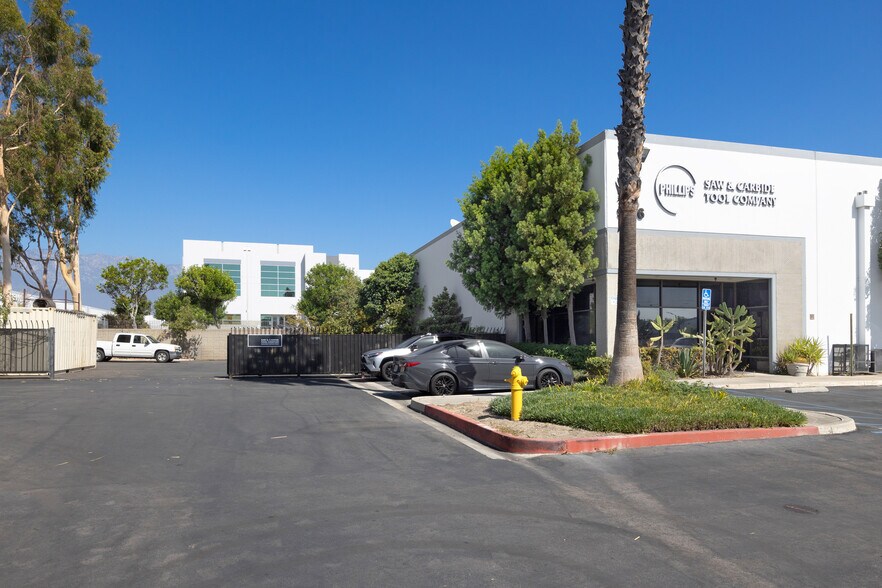 9216 Bally Ct, Rancho Cucamonga, CA à vendre - Photo du bâtiment - Image 2 de 34