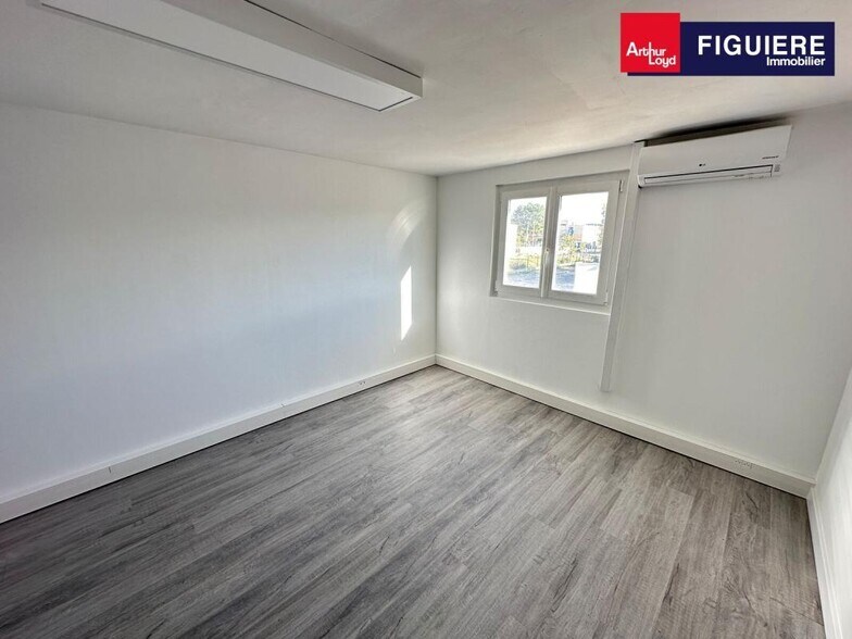 235 Rue Jean De Guiramand, Aix-en-Provence for lease - Interior Photo - Image 3 of 6
