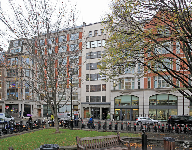 4 Golden Sq, London à louer - Photo du bâtiment - Image 2 de 3