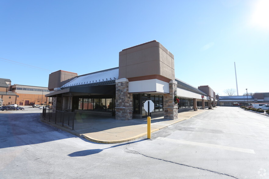 15828-15896 Manchester Rd, Ellisville, MO for lease - Building Photo - Image 1 of 14