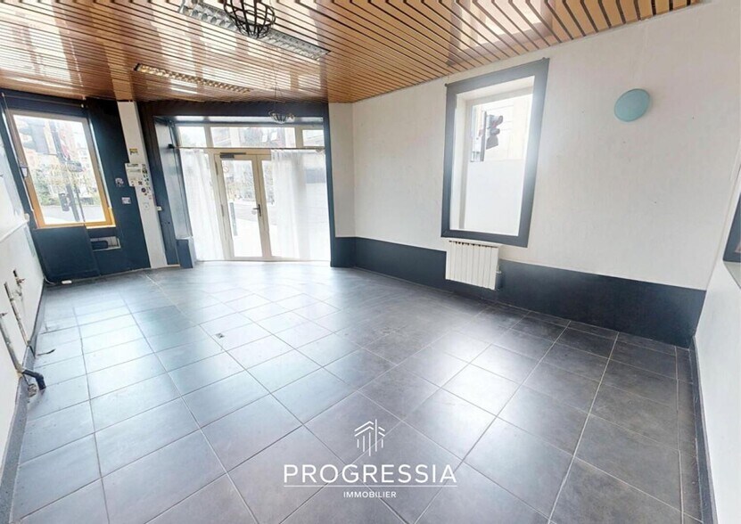 Retail in Le Havre for lease - Interior Photo - Image 2 of 5