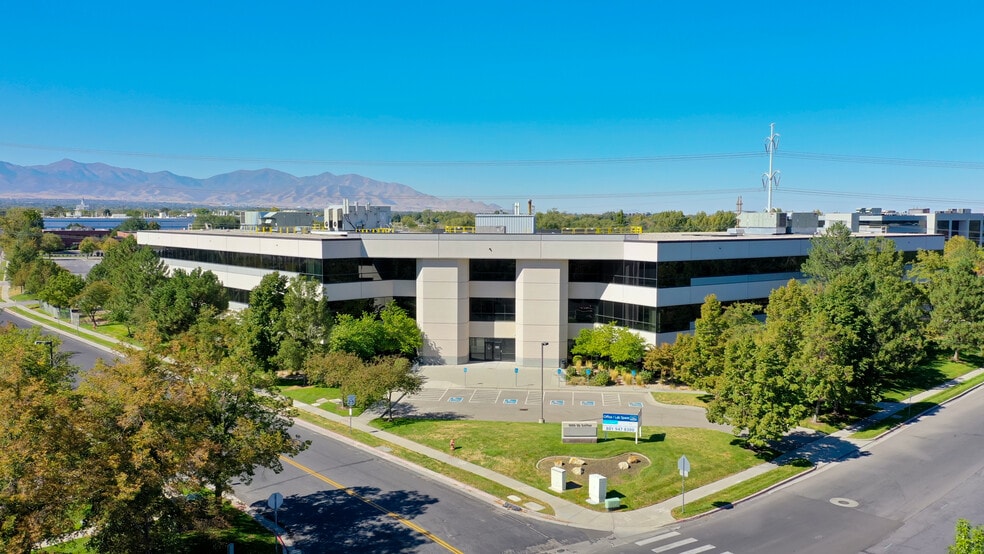 860 W LeVoy Dr, Taylorsville, UT for lease - Building Photo - Image 2 of 23