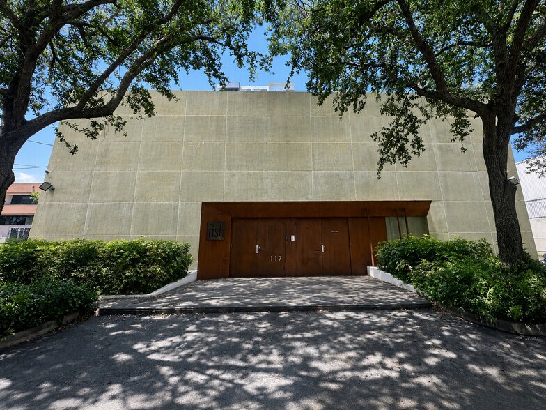 117 NE 2nd St, Fort Lauderdale, FL à louer - Photo du bâtiment - Image 2 de 7