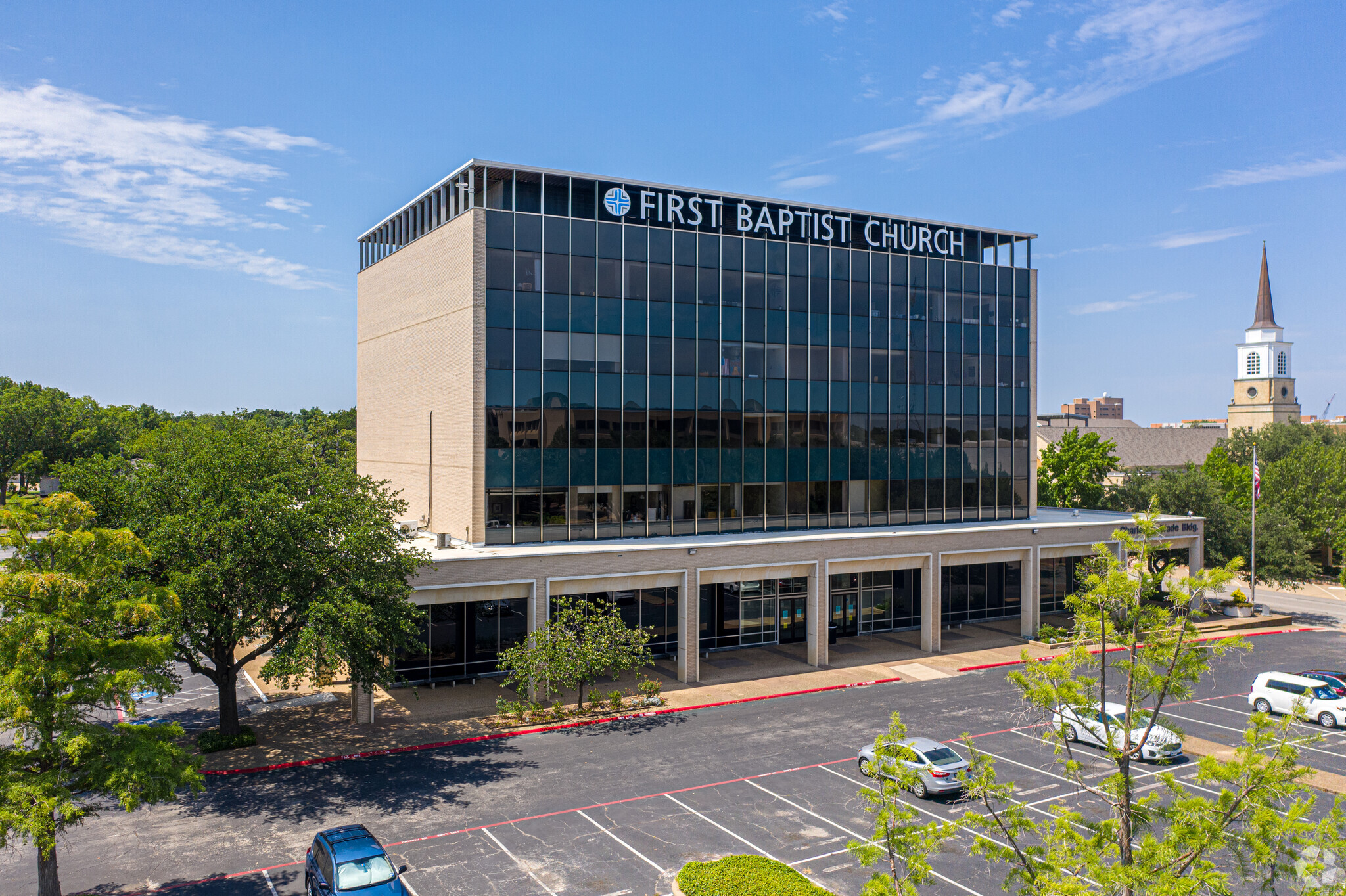 301 S Center St, Arlington, TX à louer Photo du bâtiment- Image 1 de 5