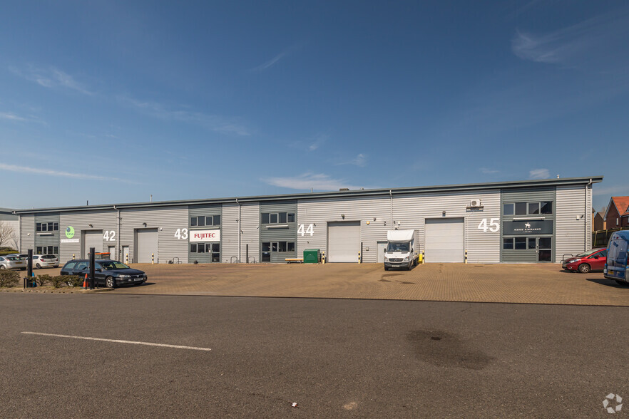 Armstrong Rd, London for lease - Building Photo - Image 1 of 9