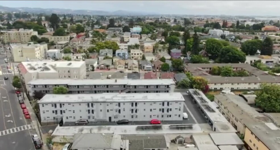 Oakland Portfolio portefeuille de 4 propriétés à vendre sur LoopNet.ca - Vidéo aérienne - Image 2 de 8