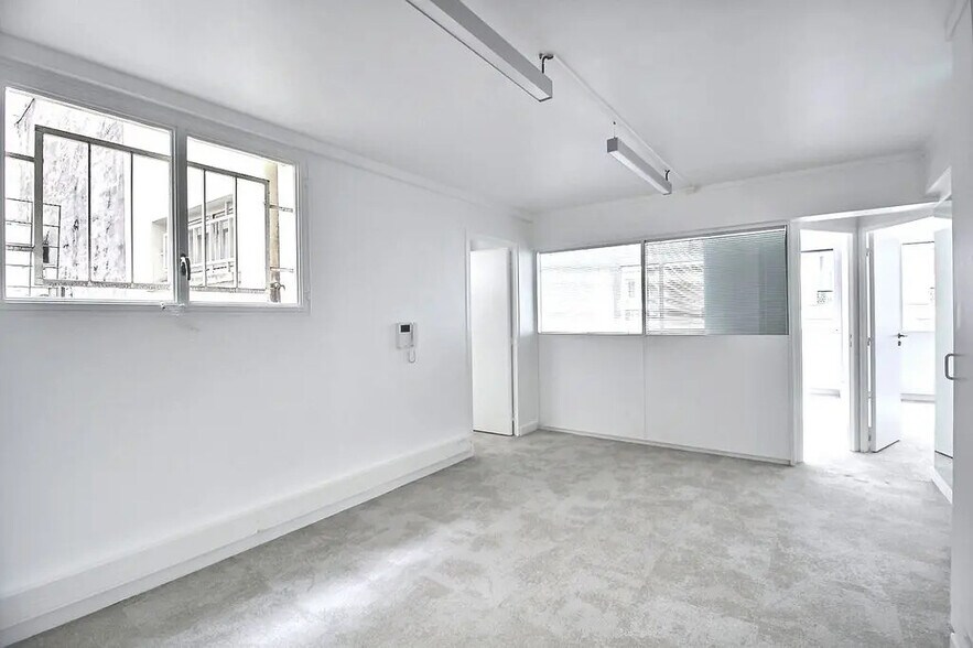 Office in Paris for lease - Interior Photo - Image 3 of 7