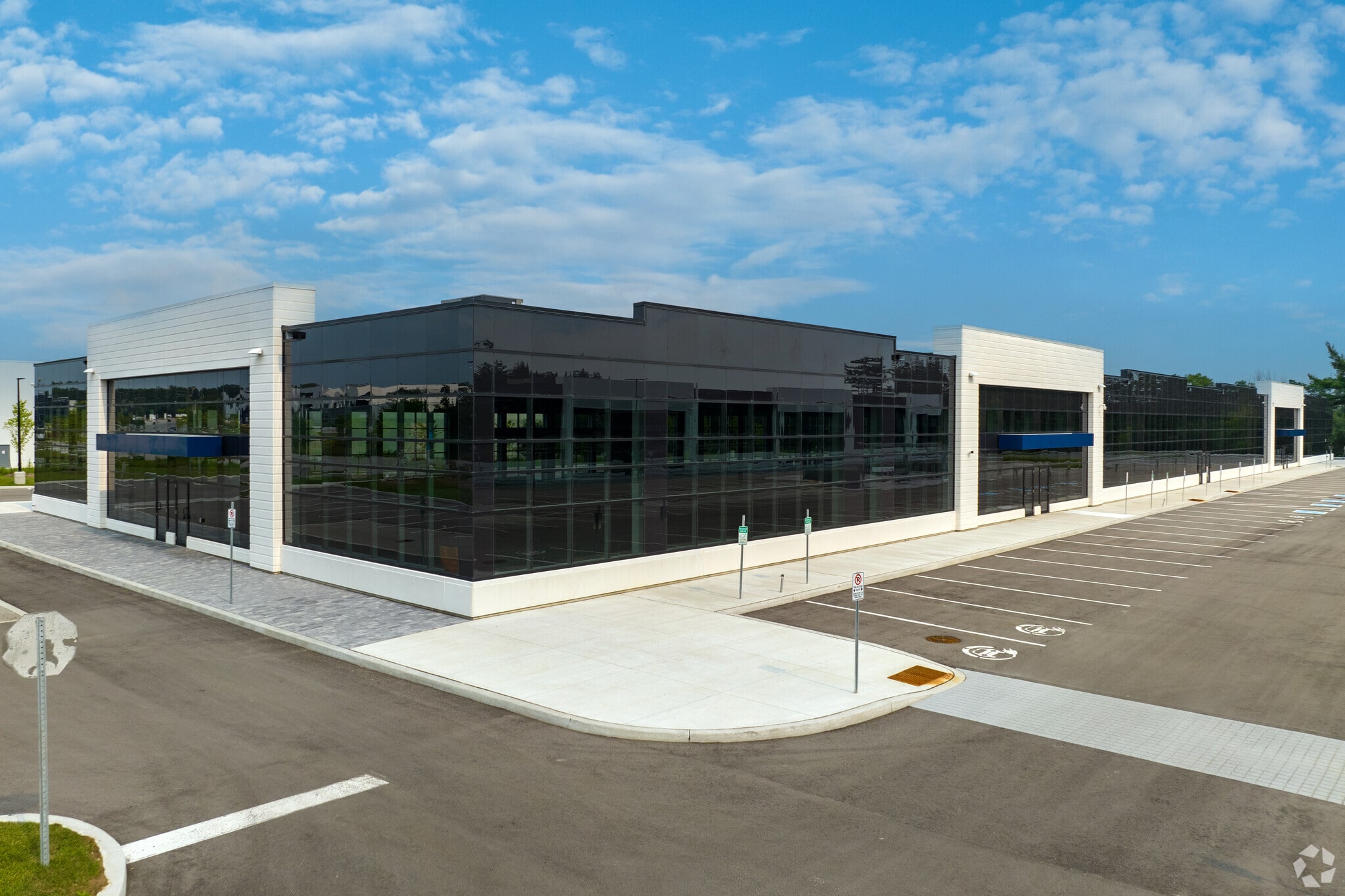 31 Performance Dr, Richmond Hill, ON for lease Primary Photo- Image 1 of 7